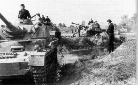 Pz4G-19.jpg (56100 Byte)