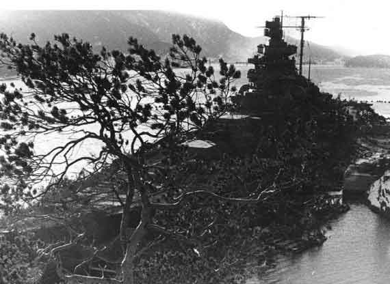 Tirpitz-9-FlehkeFjord.jpg (25879 Byte)