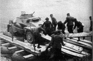 SdKfz221-6.jpg (26923 Byte)