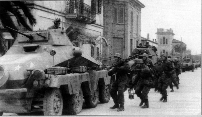 SdKfz232-18 PzAufklAbt115.jpg (82595 Byte)