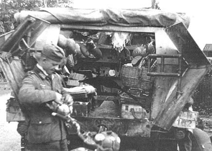 SdKfz251A-5.jpg (107850 Byte)