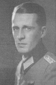 PR2Oberstleutnant_Baron_von_Holtey_Regimentskommandeur_1943.JPG (21714 Byte)